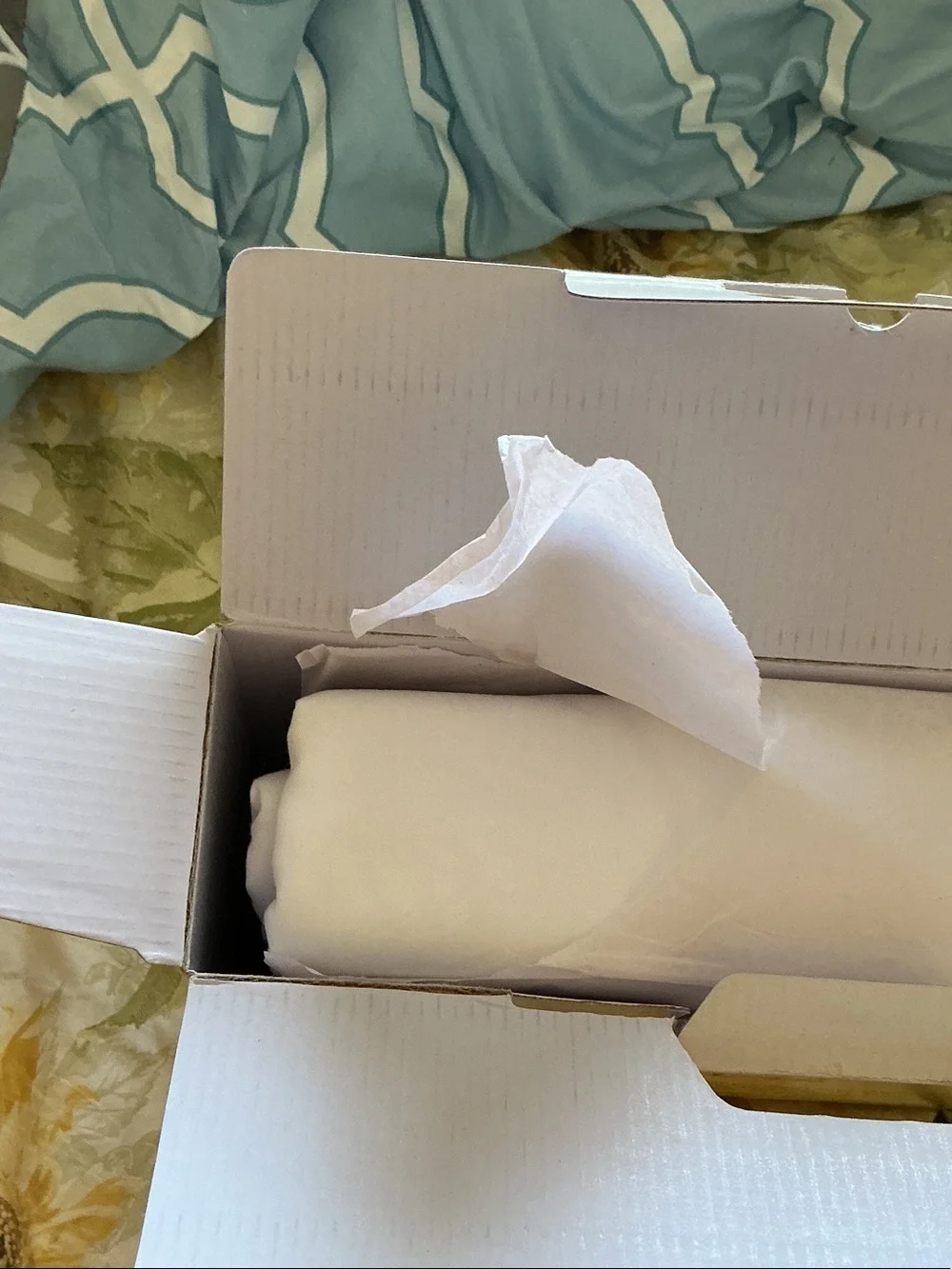 New in box California Design Den Duvet Cover - White color